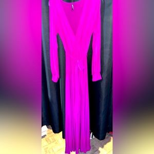 Beautiful dress with open sleeves